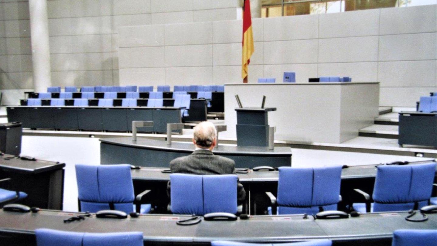 Foto: Jakob Maria Mierscheid sitzt im Bundestag